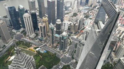 Poslovne-stavbe-v-gospodarski-prestolnici-Kitajske-Shanghai.jpg